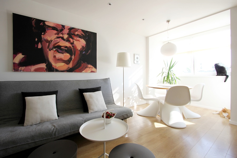Un piccolo loft per creativi casa di stile Soggiorno Piccolo creativo