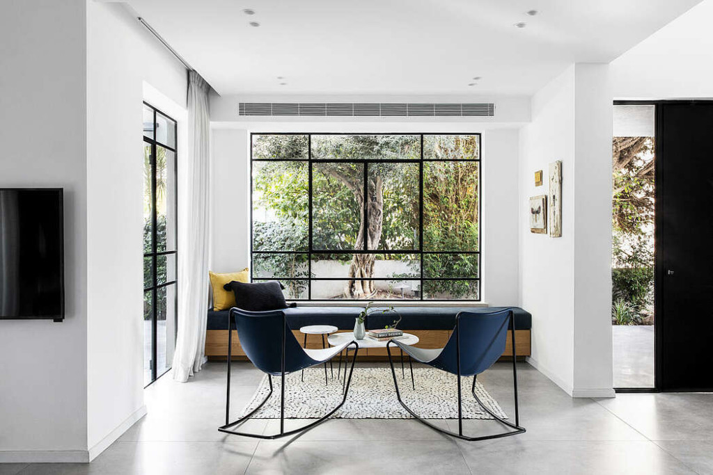 Una grande casa moderna e accogliente