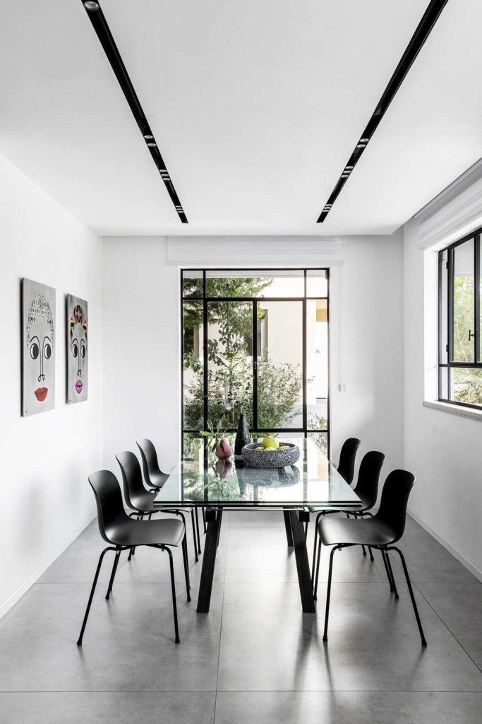 Una grande casa moderna e accogliente
