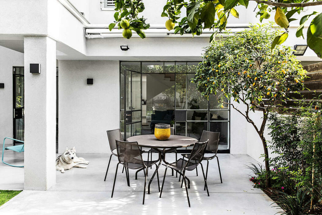 Una grande casa moderna e accogliente