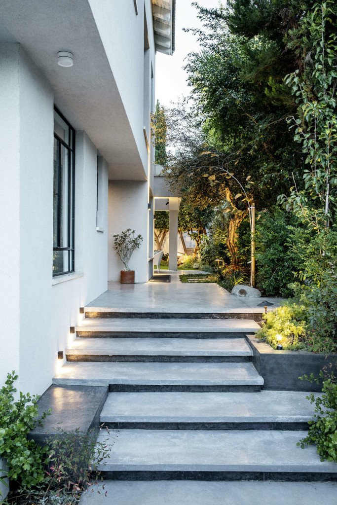 Una grande casa moderna e accogliente