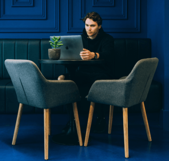 Come l'interior design può influenzare positivamente il tuo spazio di lavoro