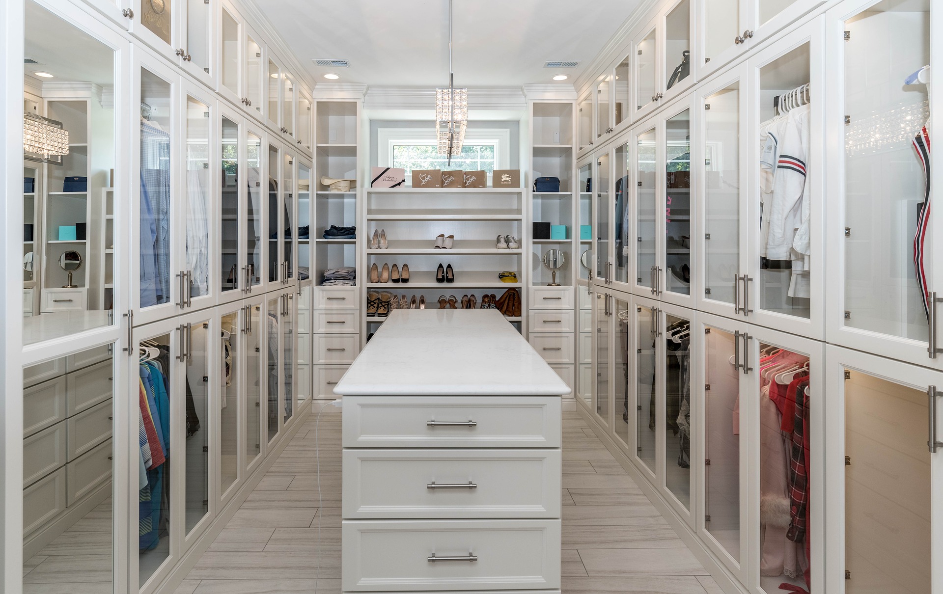 closet 3615613 1920