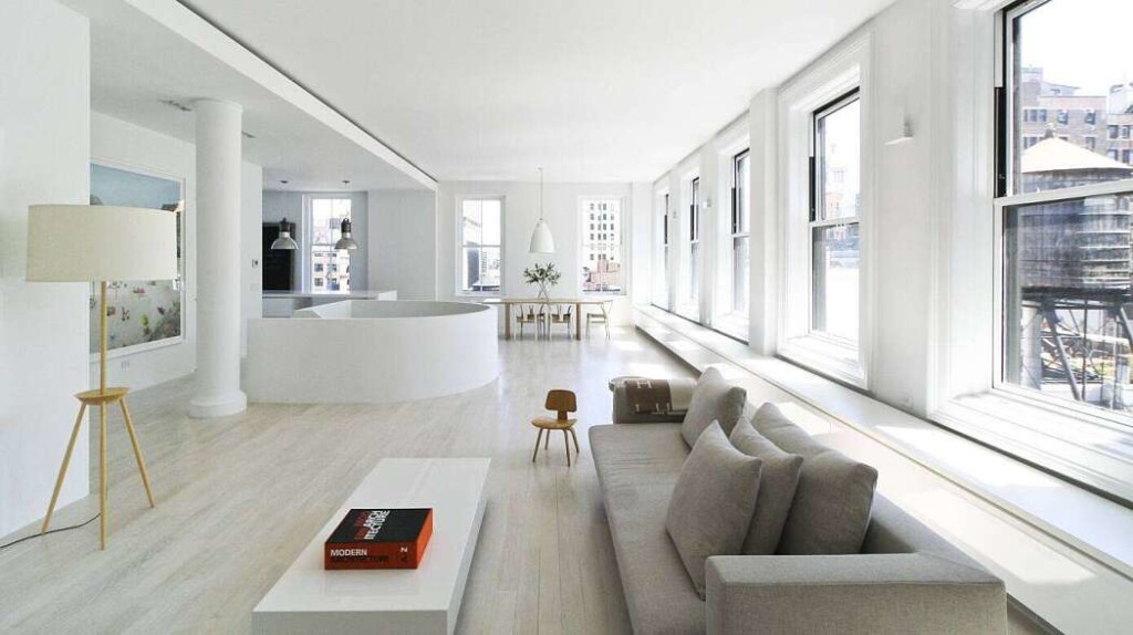 Un loft bianco, luminoso e accogliente