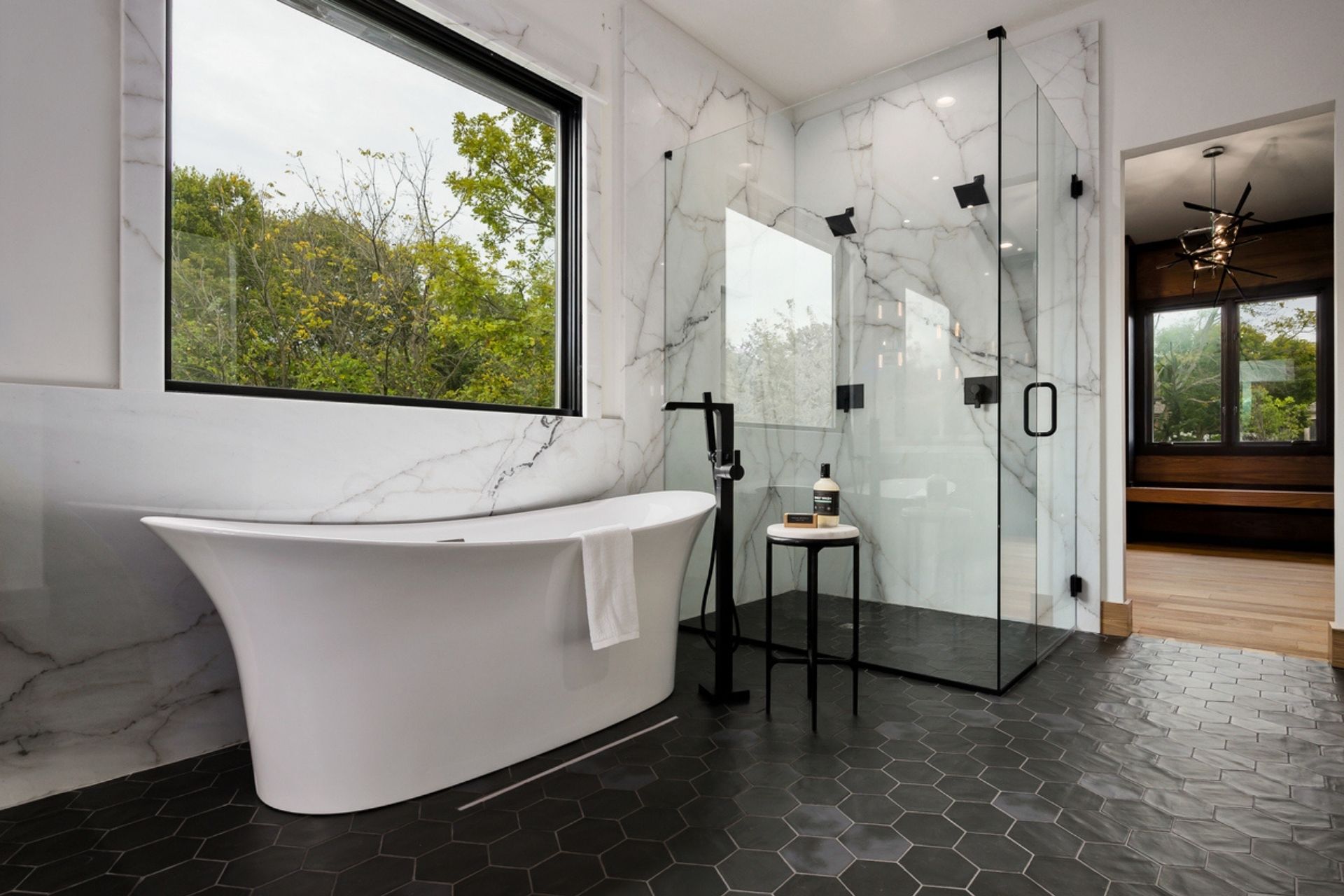 Bagno moderno elegante bianco e nero
