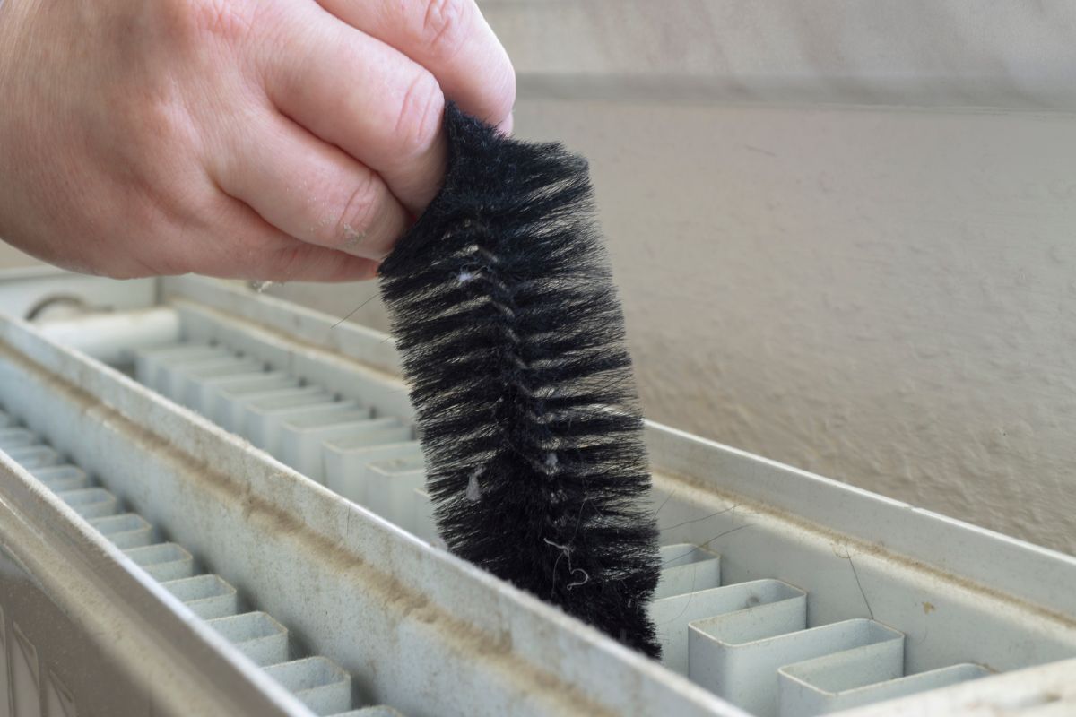 scovolino per pulire i termosifoni