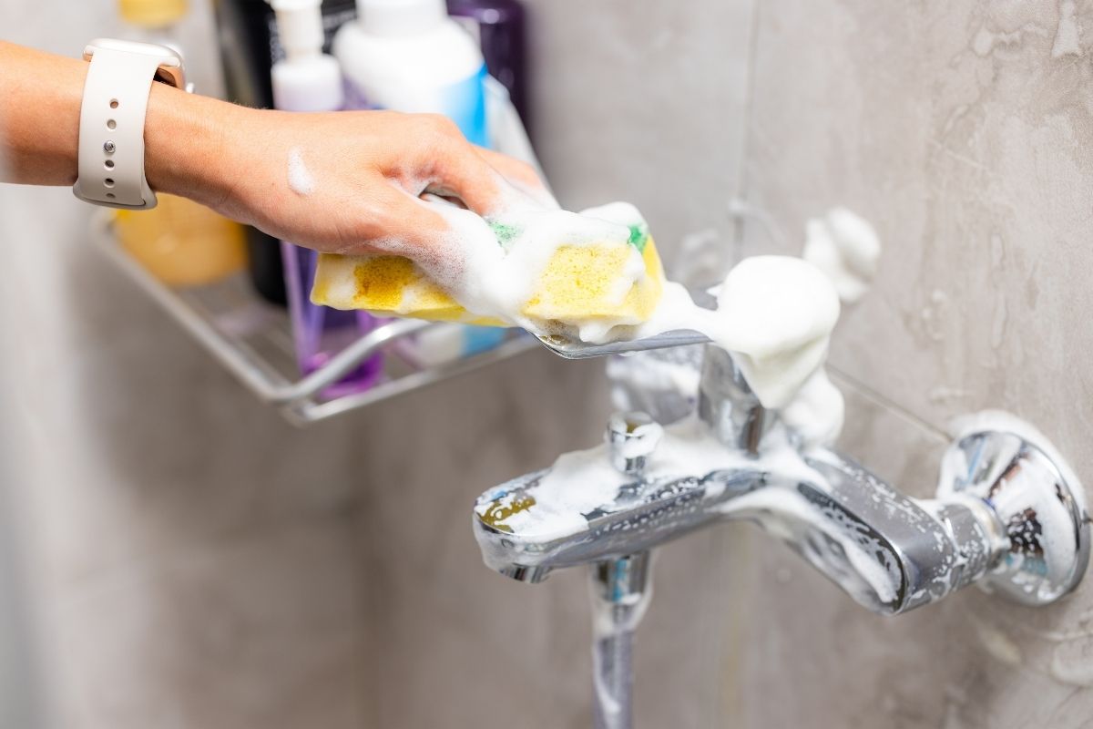 Rimuovere il calcare dai rubinetti con rimedi naturali