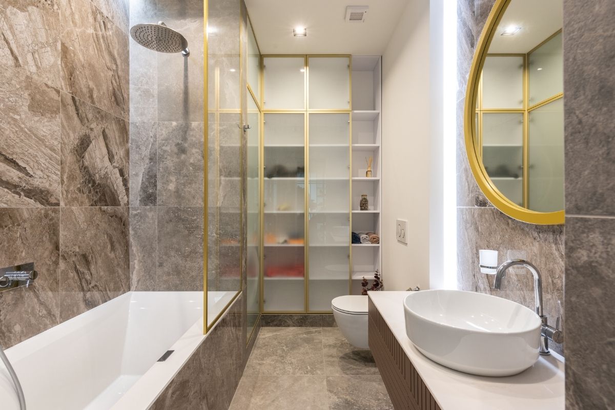 panoramica di un bagno senza finestra