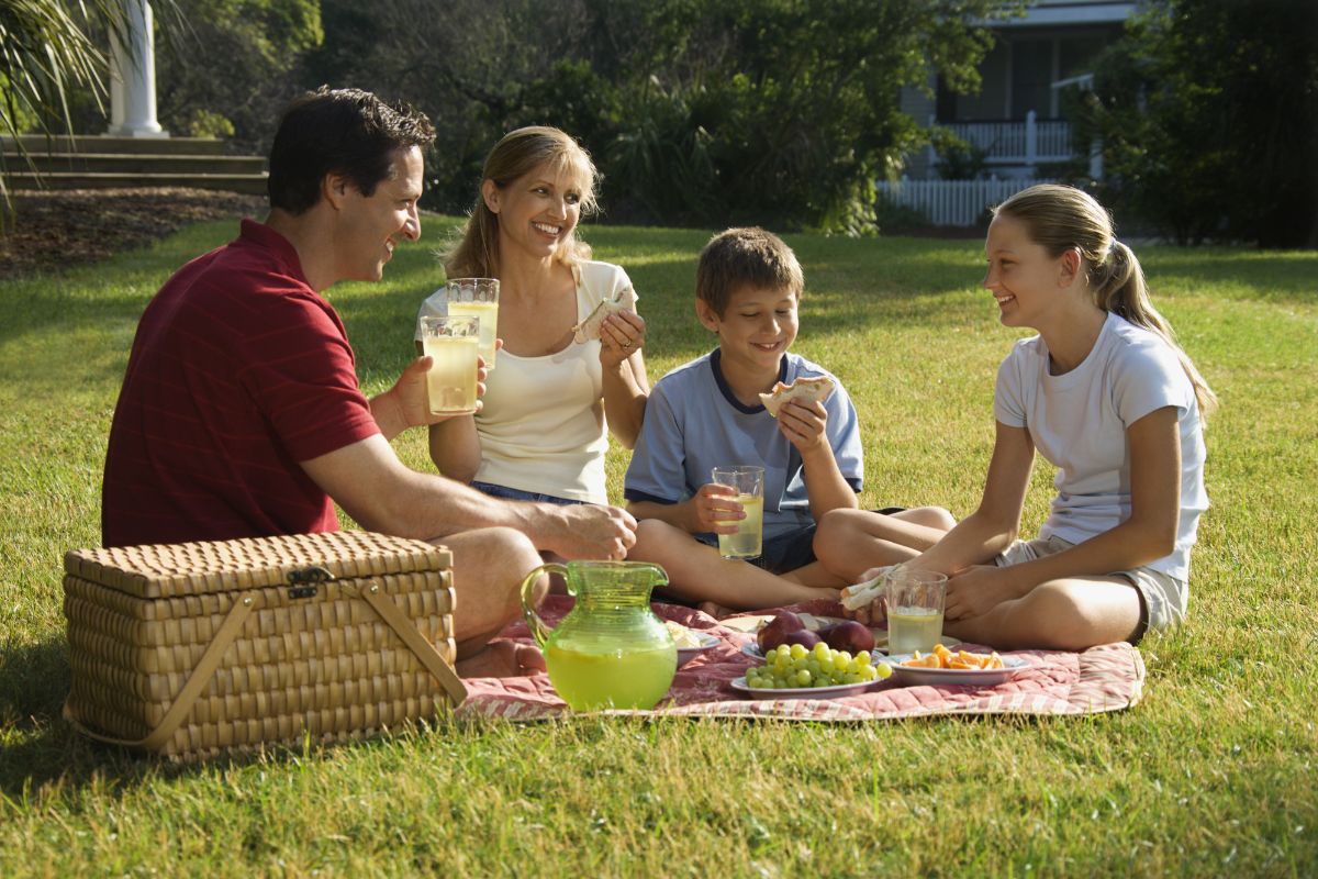 Allestire un picnic di Pasquetta perfetto: idee fai da te e soluzioni eco-friendly