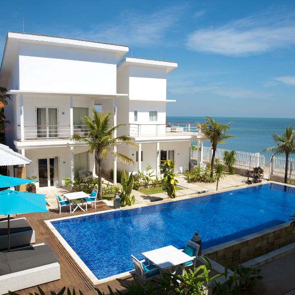 4 ville di lusso con piscina che ti faranno sognare (ed invidiare chi ci abita)