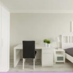 angolo studio in camera da letto