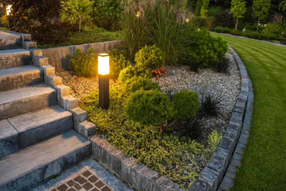 giardino illuminato casa