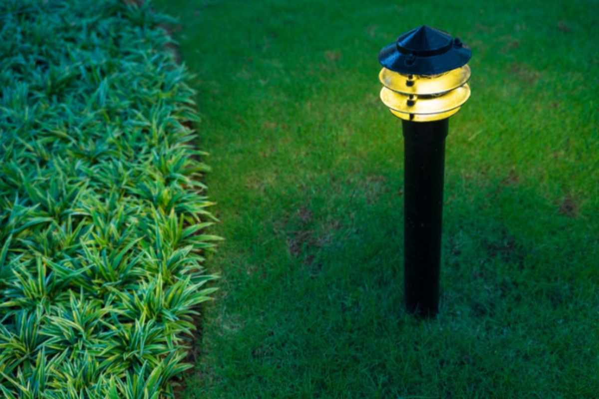 faro giardino illuminato