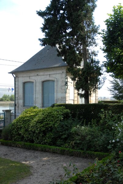 Come arrederebbe oggi Flaubert? Meno caos, più silenzio e una sola scrivania ista laterale del Padiglione Flaubert con giardino, atmosfera silenziosa e sobria