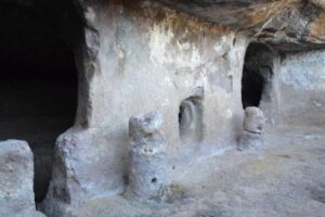 Le 'Case delle Fate' in Sardegna: tra storia e leggenda, la casa da sogno scavata nella roccia domus de Janas