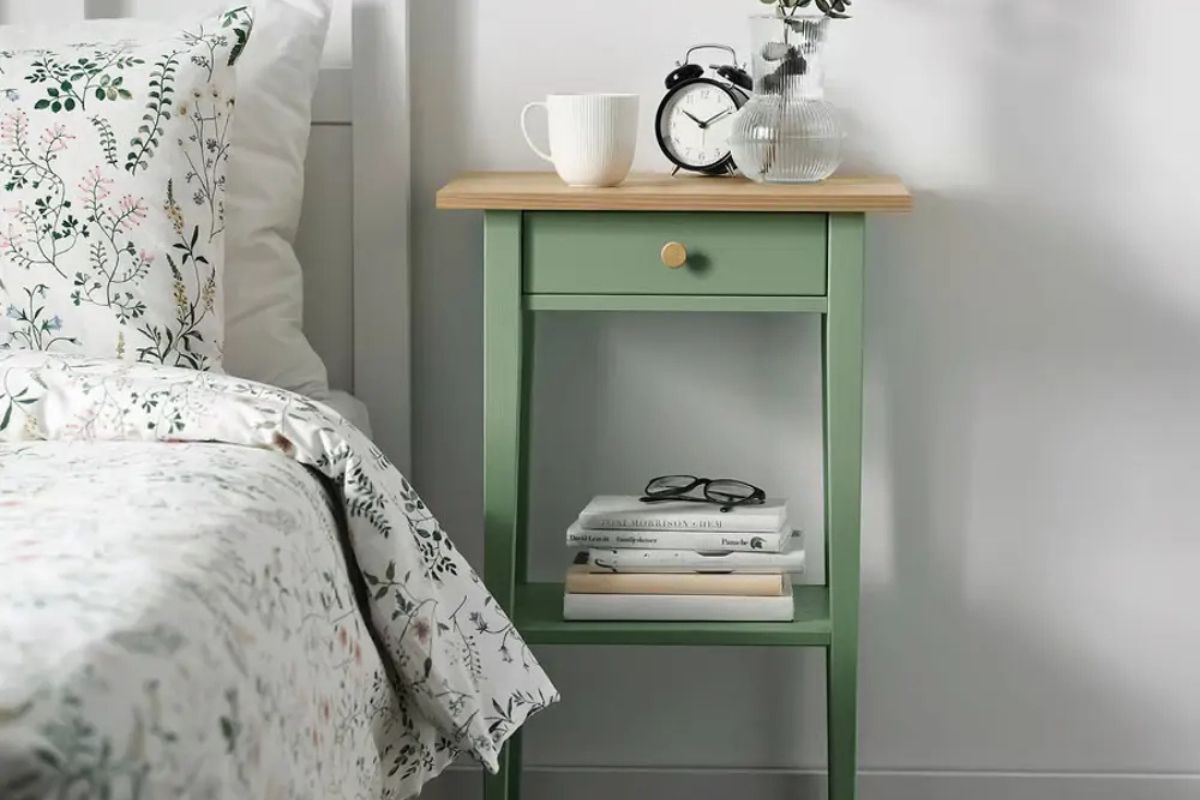 IKEA ha lanciato in segreto il comodino in edizione limitata più bello degli ultimi anni (stile francese e colore 2025) IKEA comodino