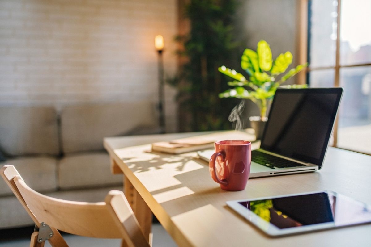 Fai questo per ripartire bene: 4 trucchi per un angolo smart working che ti rende più produttivo organizzare angolo smart working 20250826 casadistile it