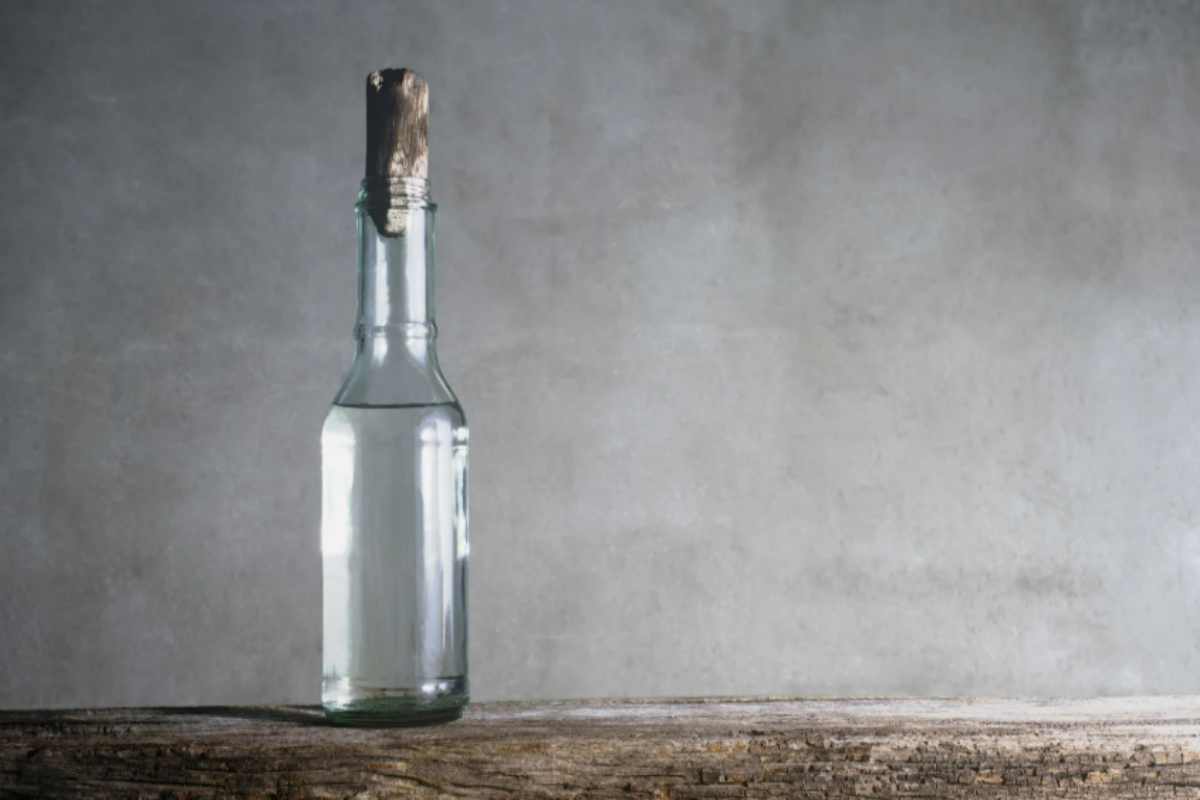 Ho lavato le mie finestre con un ingrediente segreto e ora non hanno più striature aceto bianco