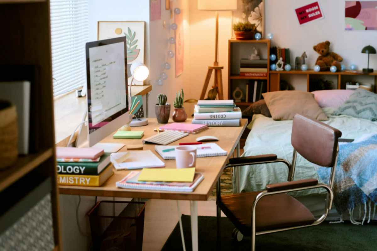angolo studio in casa