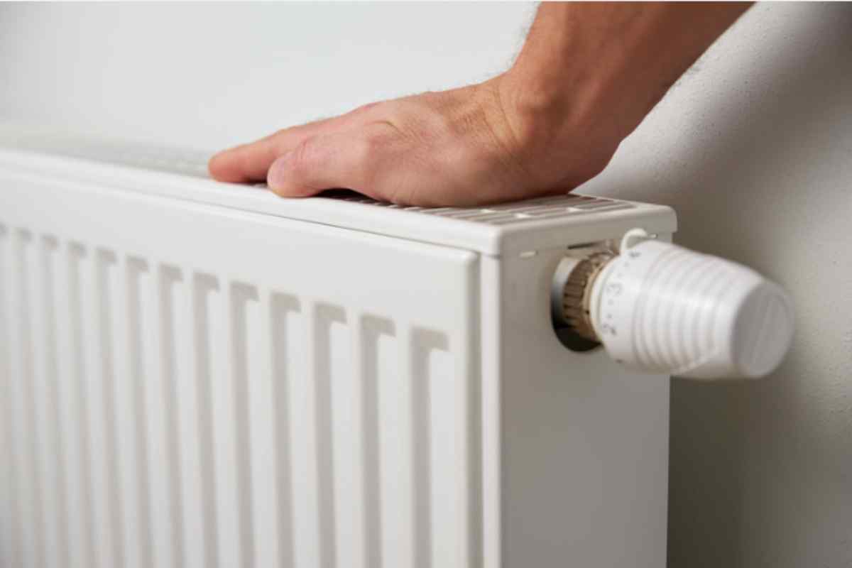 Risparmio: un cucchiaio di Sale Grosso nel termosifone abbatte i costi del 30% calore termosifone