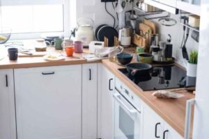 La mia cucina è sempre in disordine, ma ho scoperto l'unico contenitore che mi serve per avere tutto a portata di mano cucina in disordine