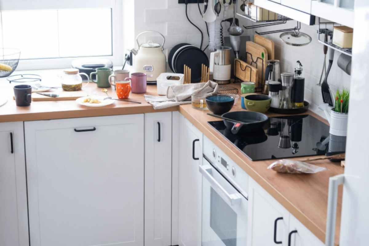 La mia cucina è sempre in disordine, ma ho scoperto l'unico contenitore che mi serve per avere tutto a portata di mano cucina in disordine