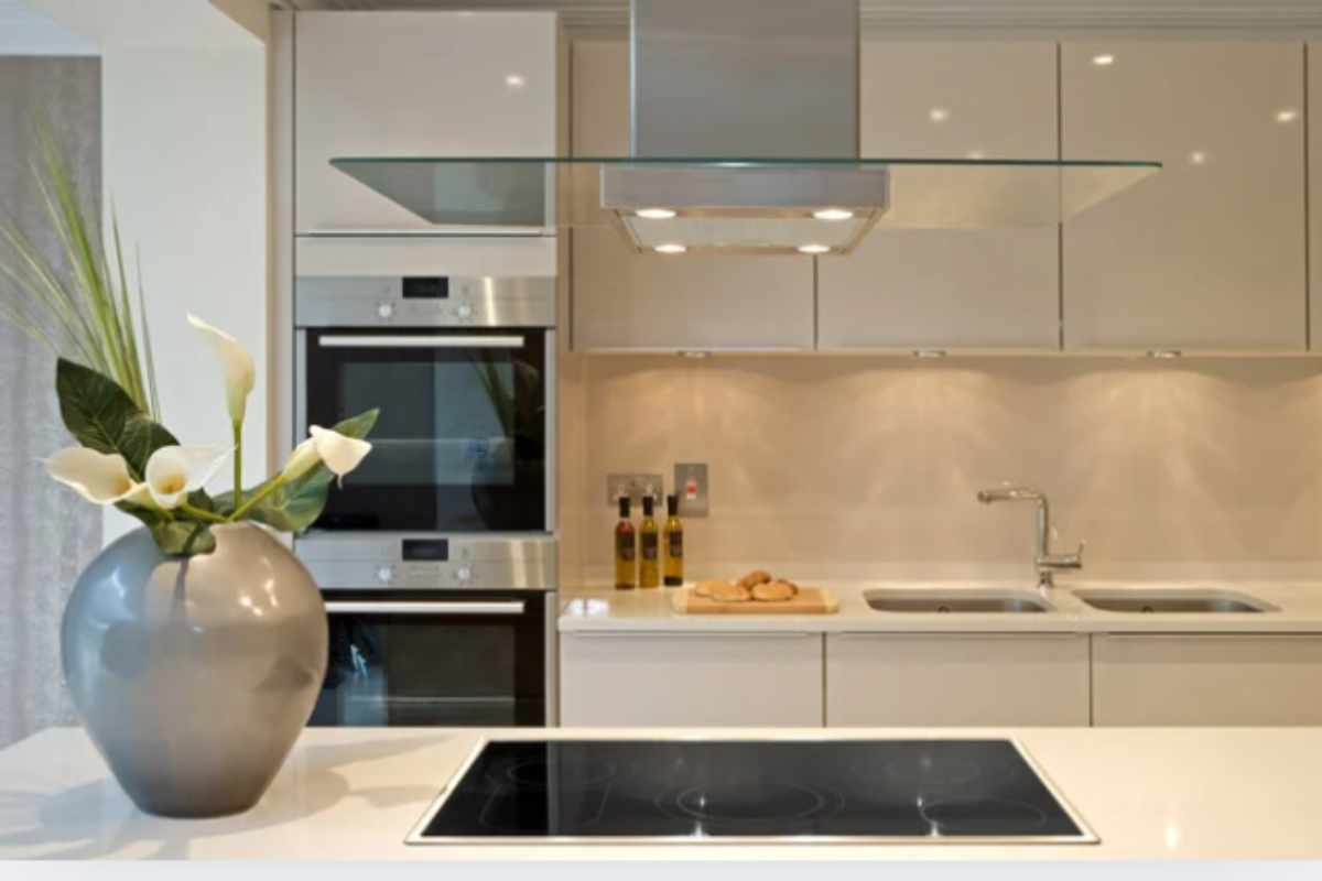 Ho reso la mia cucina nuova di zecca spendendo pochissimo e senza cambiarla: basta un solo tocco di stile cucina