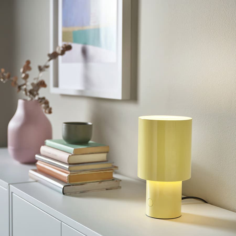 Il segreto dei designer: la lampada di IKEA che costa meno di 10 euro ma sembra un pezzo d'arte lampada ikea spetsboj