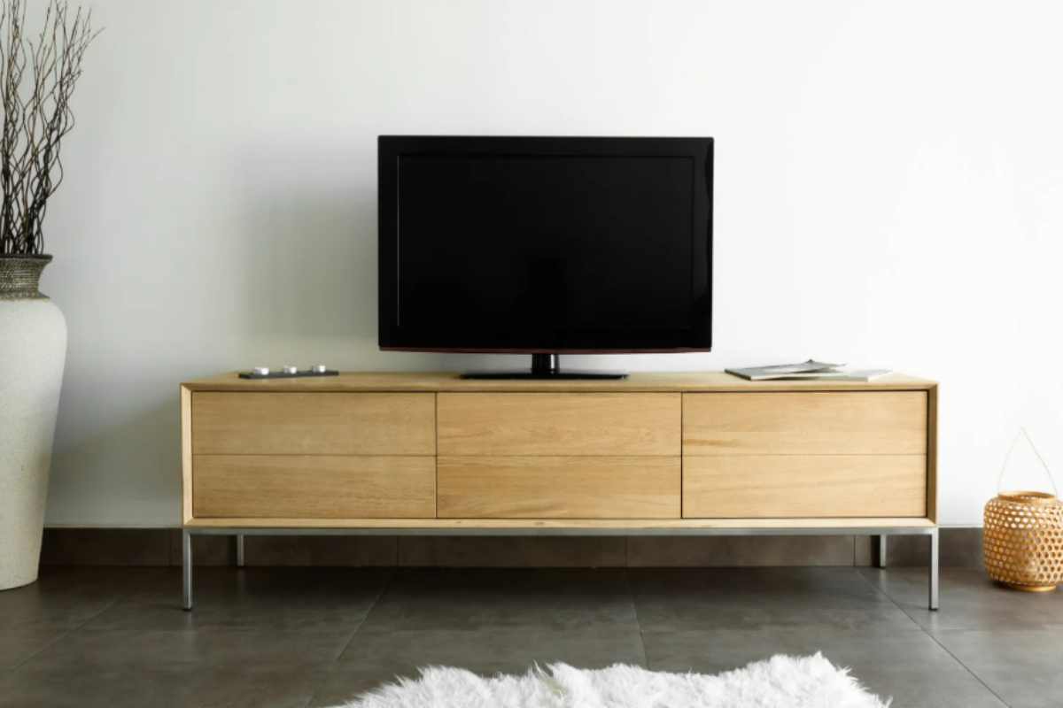 Il trucco dei designer per nascondere i cavi della TV: basta una spesa minima e 10 minuti di tempo mobile Tv