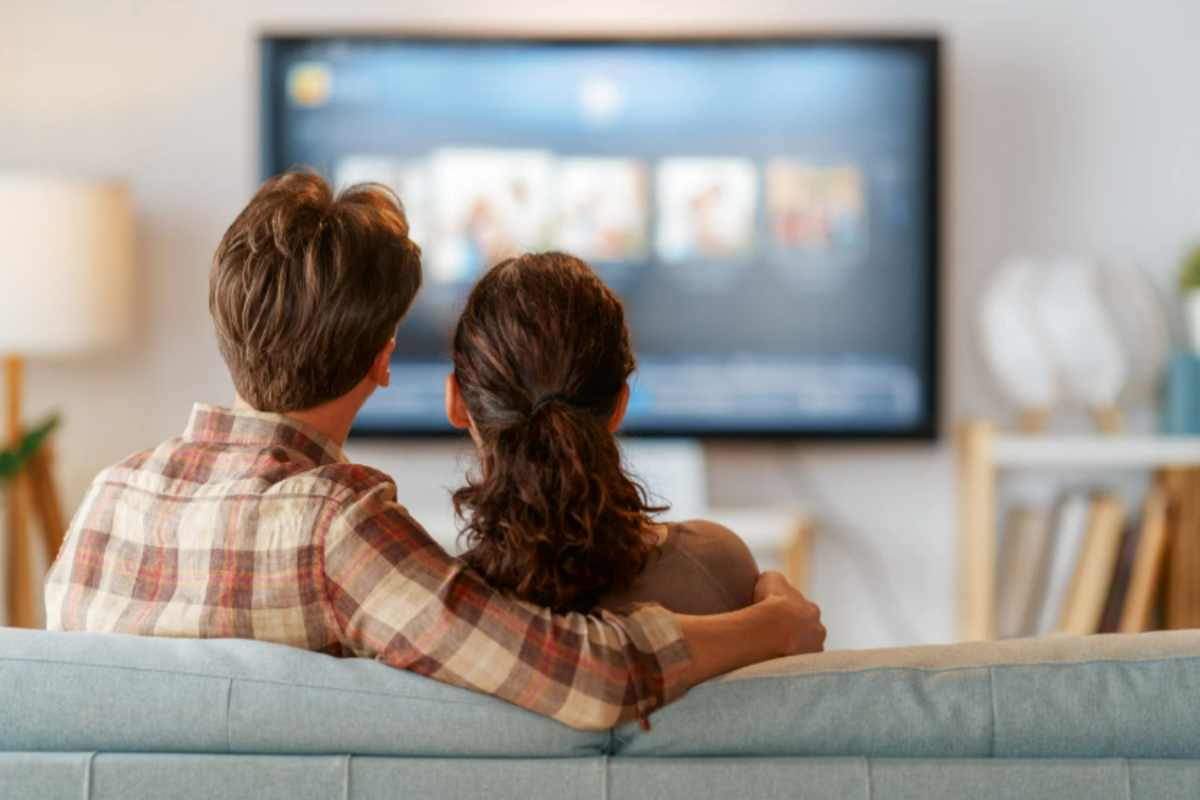 Il trucco dei designer per nascondere i cavi della TV: basta una spesa minima e 10 minuti di tempo pannello retro Tv