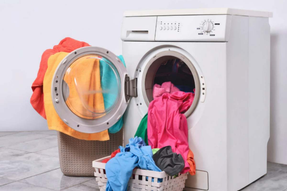Stop ai cattivi odori dalla lavatrice: il metodo naturale da 5 minuti per pulire il cestello e le guarnizioni bucato lavatrice