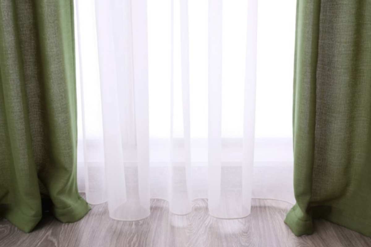 L'errore che rende il tuo soggiorno freddo: 3 tessuti strategici per rendere la casa accogliente e senza spendere una fortuna casa tende cotone pesante