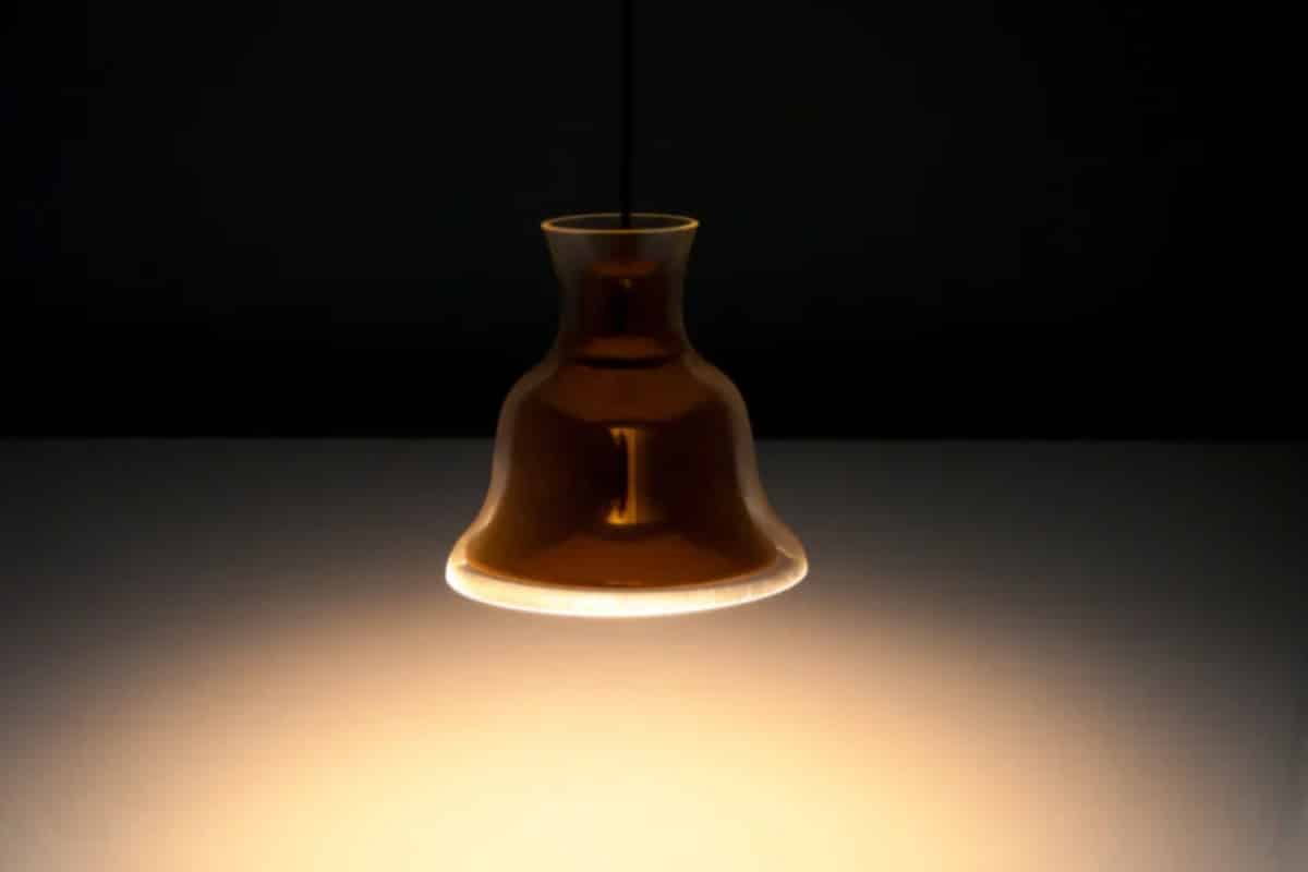 Spegni subito la luce a soffitto: l'errore che rende la tua casa fredda come un ospedale luce a soffitto