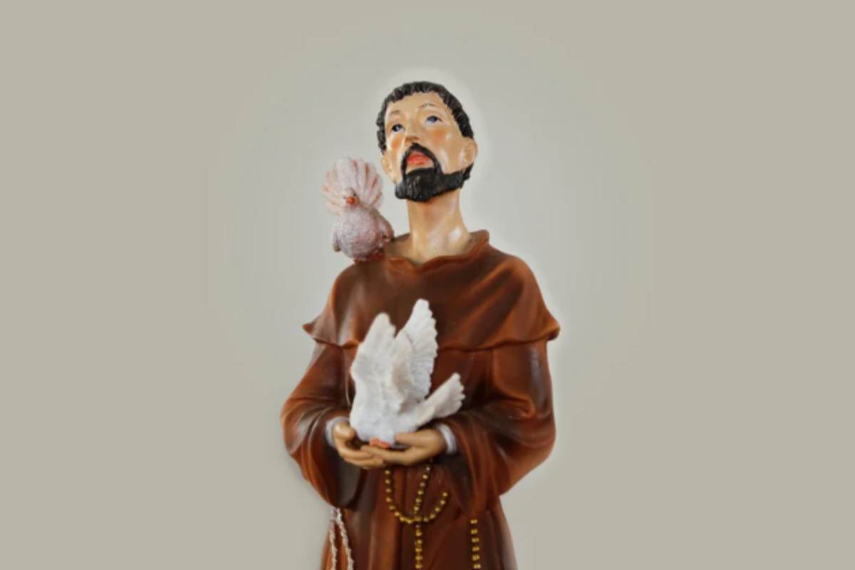 La lezione di San Francesco: l'unico principio cardine per liberare la tua casa dal superfluo e azzerare lo stress. San Francesco