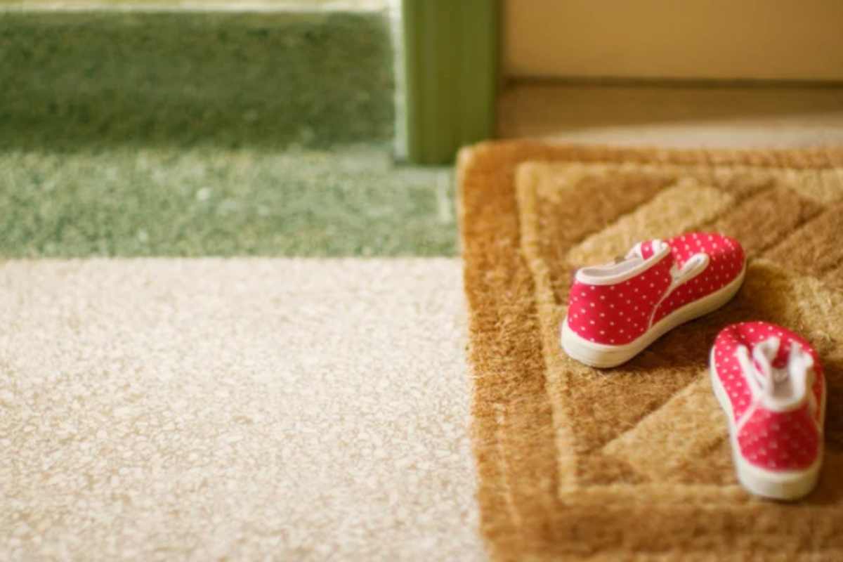 Se piove, il tuo zerbino non serve a nulla: i 3 errori che facciamo tutti e che sporcano l'ingresso di casa zerbino interno casa