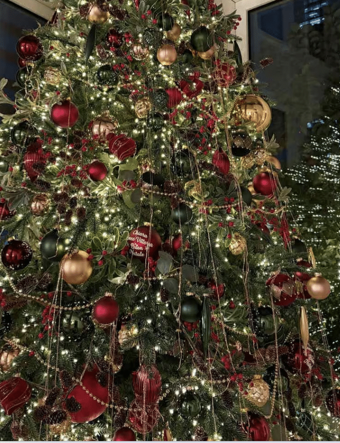 Chiara Ferragni ha anticipato tutti: i 5 trucchi di interior design per l'albero di Natale perfetto albero natale chiara 17 11 2025 casadistile.it