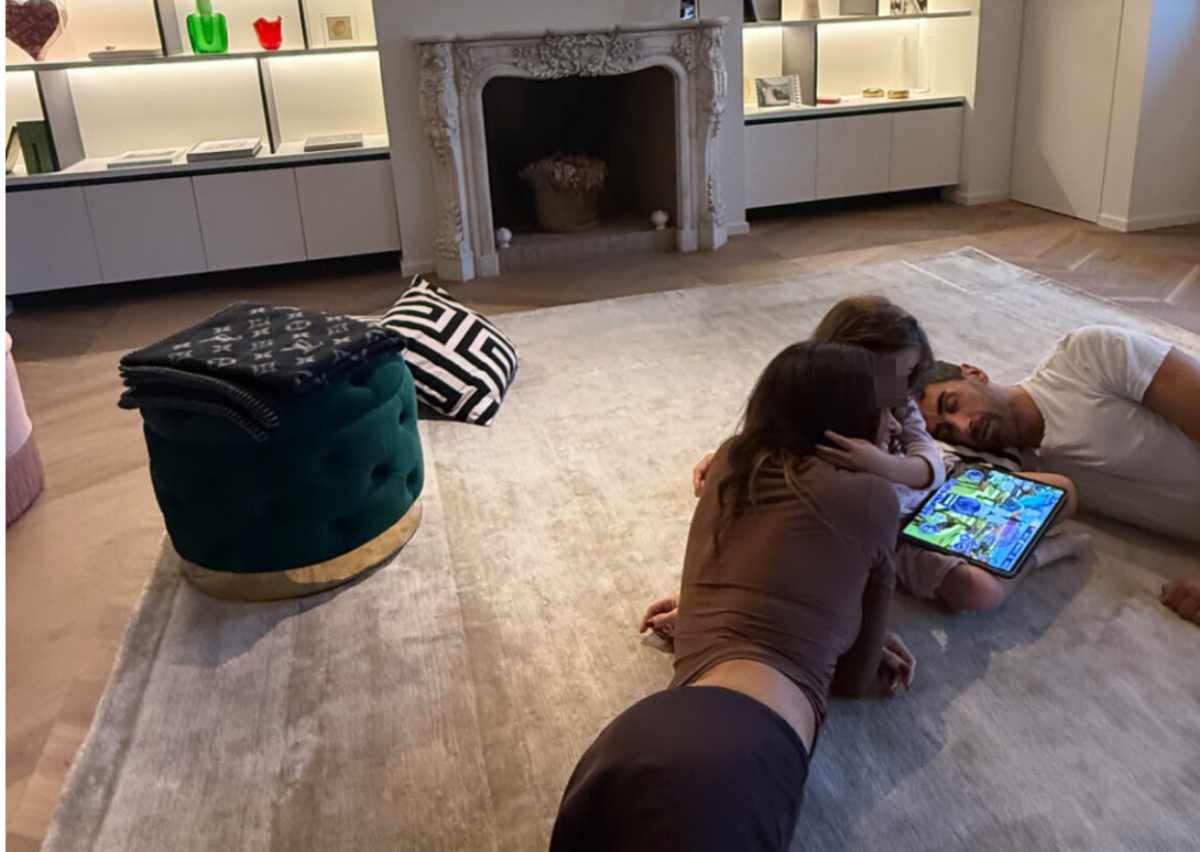 Giorgia Palmas e la sua nuova bellissima casa di Milano: scopri tutti i dettagli camino casa giorgia palmas 19 11 2025 casadistile.it