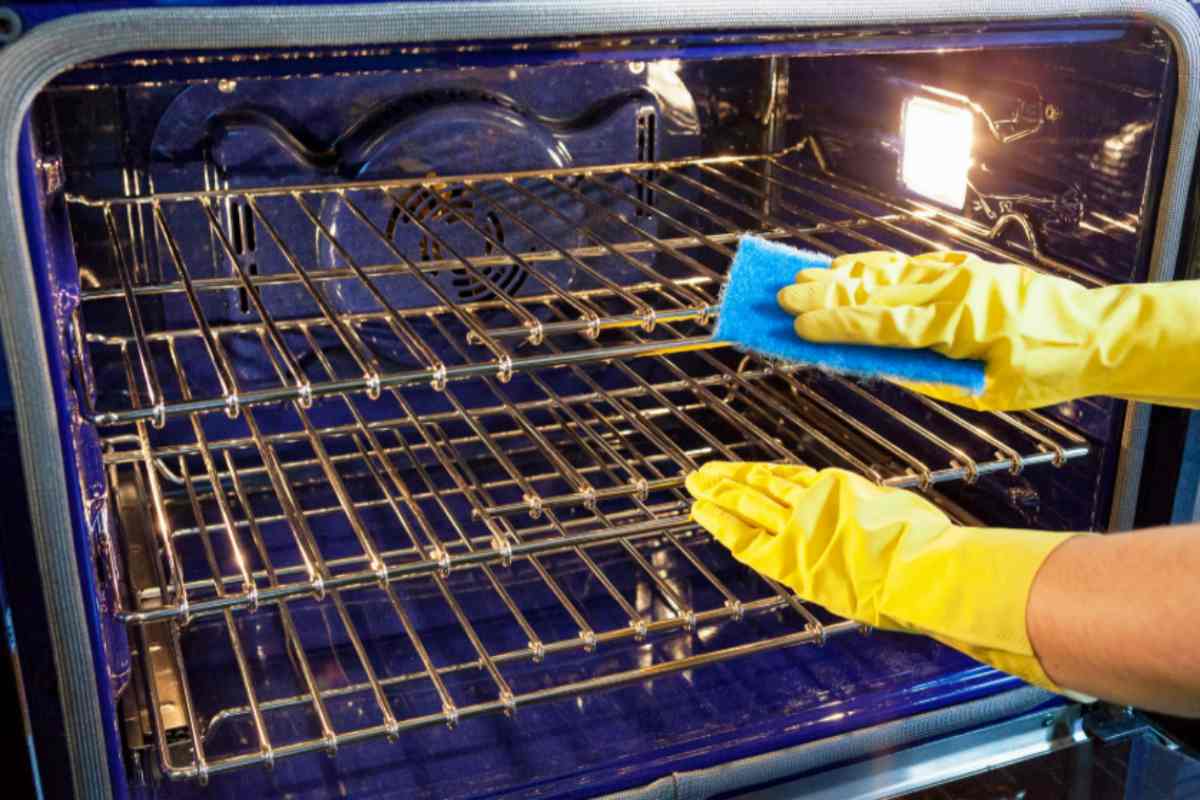 pulire il forno