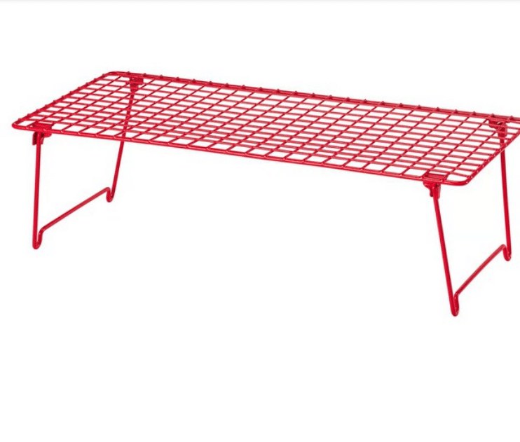 IKea lo vende come scarpiera, ma io lo uso per raddoppiare lo spazio nel mio armadio per 3,99 euro quando è il momento di tirare fuori i maglioni scaffale ikea 8 11 2025 casadistile.it