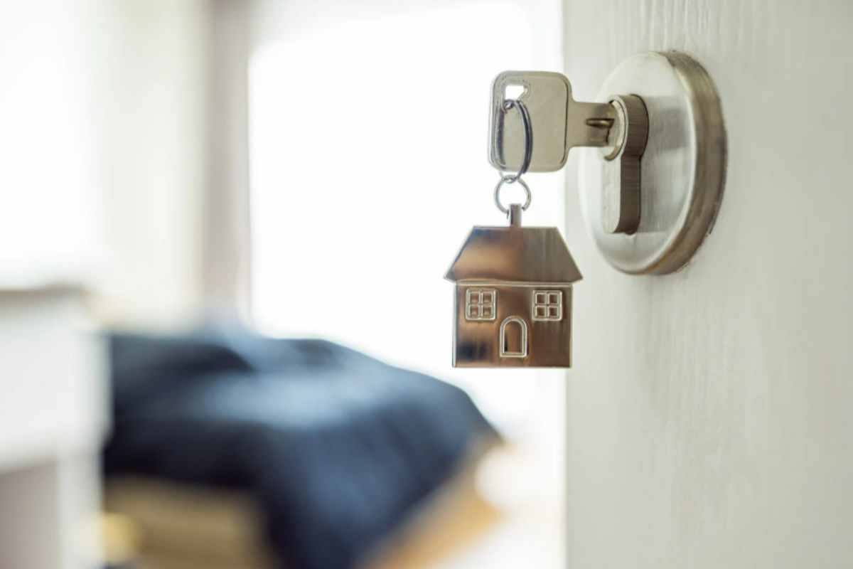 Affitto, ora se non paghi rischi davvero grosso: puoi essere sfrattato senza appello, ecco quando chiavi casa affitto
