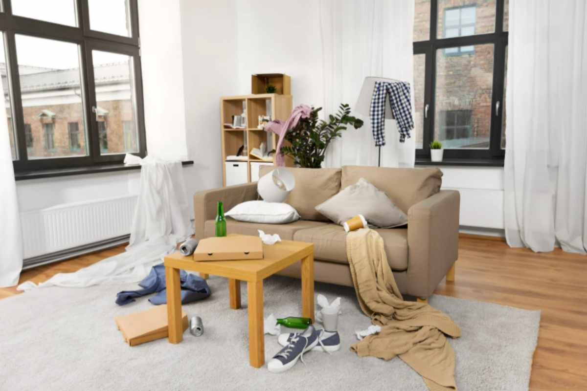Il disordine in casa non è più tabù: la nuova tendenza parla chiaro, forse sei già al passo con i tempi senza saperlo casa in disordine
