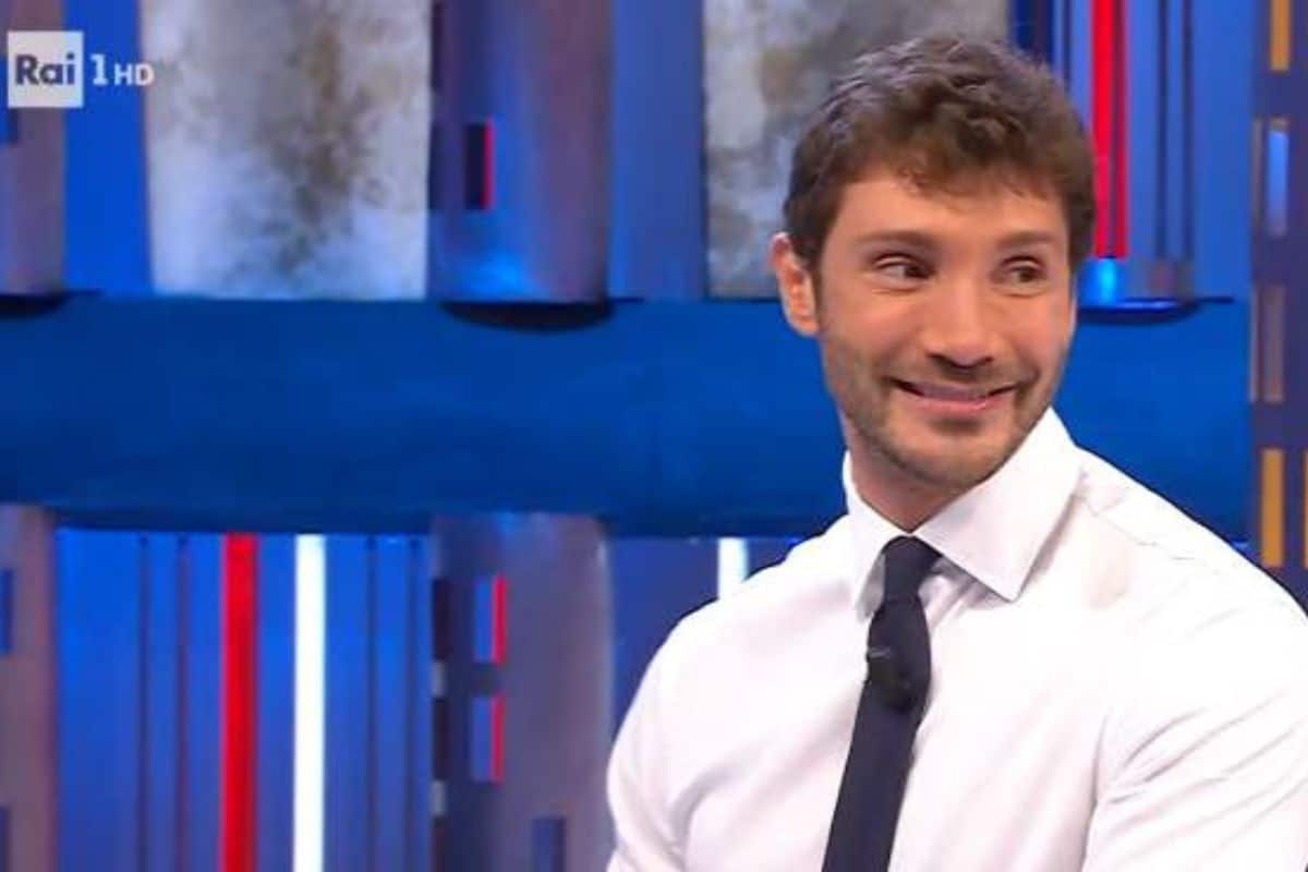 Stefano De Martino, la sua casa a Milano: un loft moderno e tecnologico, tutto da ammirare Stefano De Martino