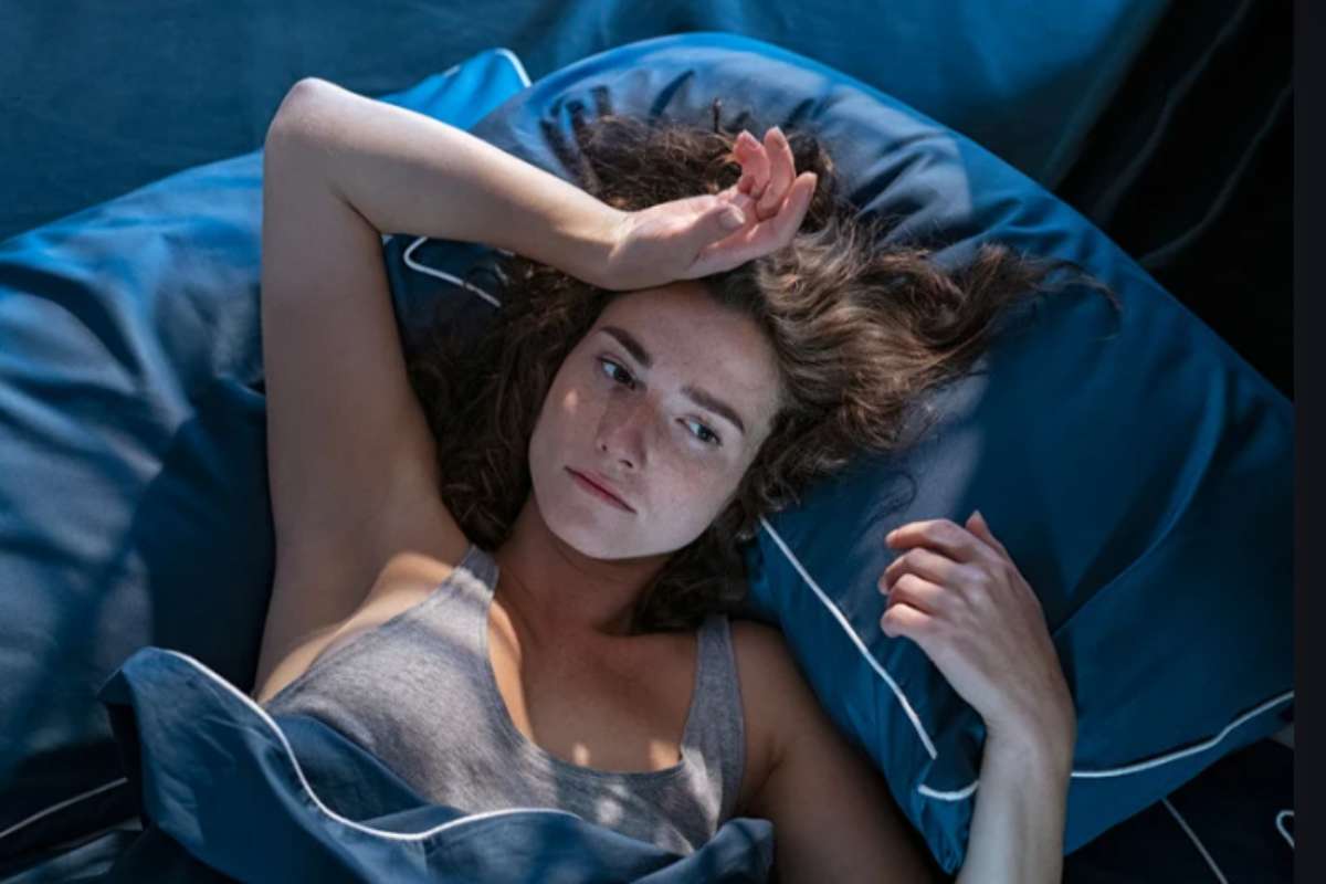 Non riesci a dormire bene? Occhio alla temperatura, è fondamentale: ecco qual è la più adatta donna insonnia