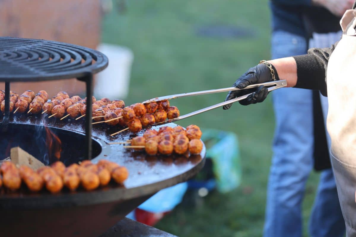 Stai pensando di organizzare una grigliata a Pasquetta? Ottima idea, ma segui questi 3 consigli se vuoi fare bella figura con tutti grigliata a Pasquetta