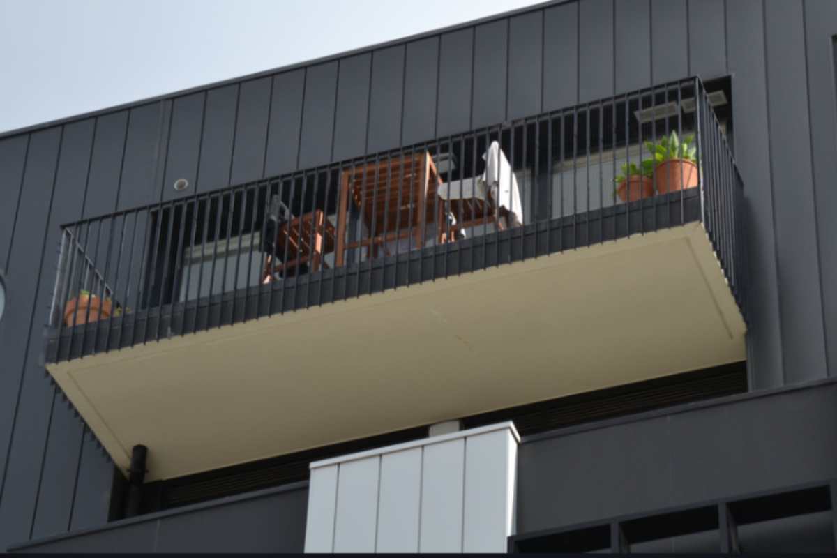 Terremoto in casa: cosa fare DURANTE e DOPO la scossa secondo la Protezione Civile, le regole salvavita balcone casa