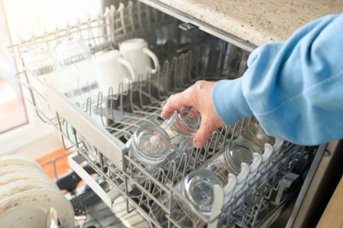 Bicchieri opachi dopo la lavastoviglie: è corrosione del vetro (cosa fare davvero) bicchieri lavastoviglie