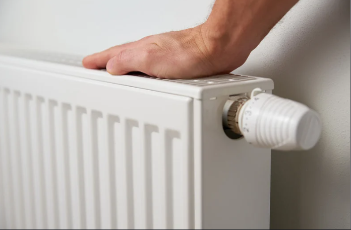 Radiatori addio: gli architetti li dichiarano obsoleti (e cosa li sta sostituendo) calorifero casa canva