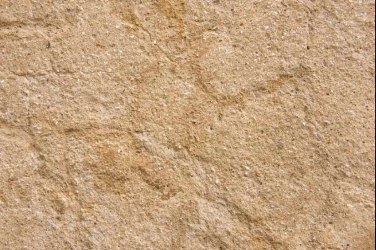 Beige sulle pareti addio: la nuova tinta 2026 che sostituisce i neutri classici casa parete sabbia bruciata