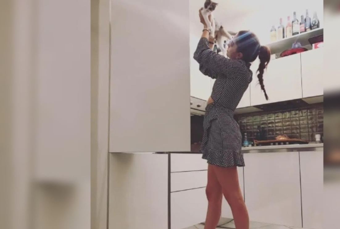 Annalisa, la sua casa a Milano: living classico e cucina moderna, le scelte della cantante annalisa cucina 23 6 2026 casadistile.it