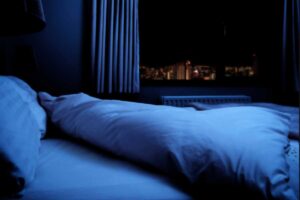 Con il caldo apri le finestre di notte? L'errore che peggiora tutto (e il momento giusto per chiuderle) camera finstre notte
